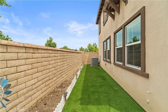 2902 S Halton Paseo, Ontario, CA 91761