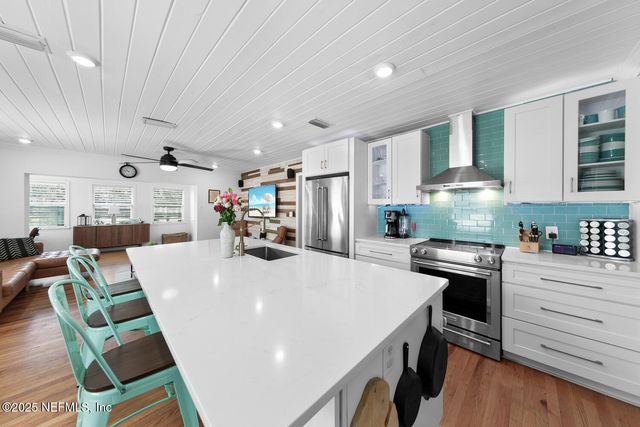 933 7TH Avenue N, Jacksonville Beach, FL 32250