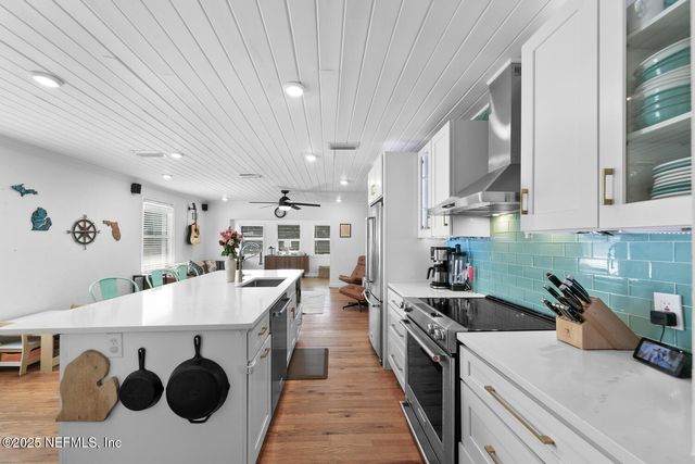 933 7TH Avenue N, Jacksonville Beach, FL 32250