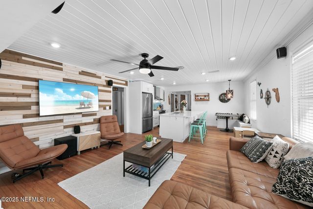 933 7TH Avenue N, Jacksonville Beach, FL 32250