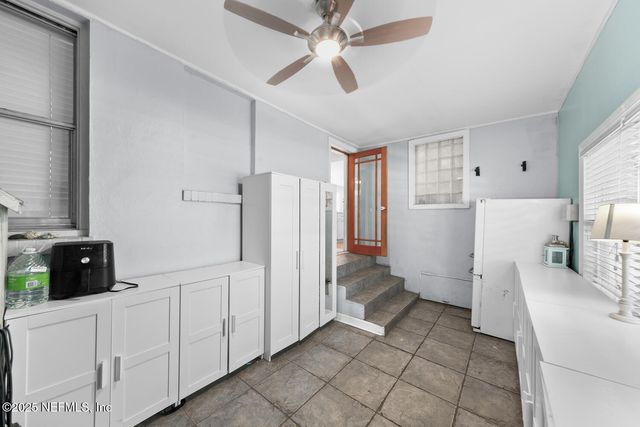 933 7TH Avenue N, Jacksonville Beach, FL 32250