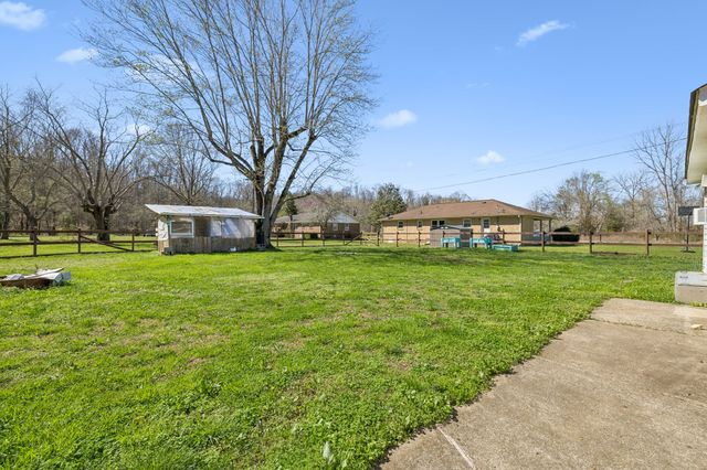 114 Sutton Ave, Waverly, TN 37185