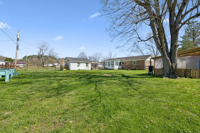 114 Sutton Ave, Waverly, TN 37185