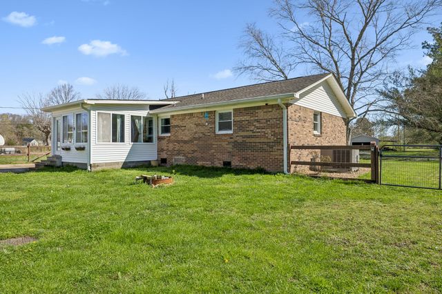 114 Sutton Ave, Waverly, TN 37185