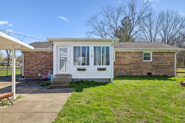 114 Sutton Ave, Waverly, TN 37185