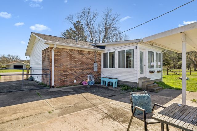 114 Sutton Ave, Waverly, TN 37185