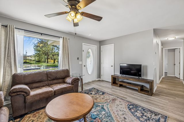 114 Sutton Ave, Waverly, TN 37185