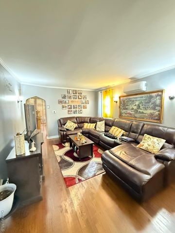 18906 121st Avenue, Saint Albans, NY 11412