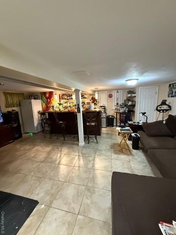 18906 121st Avenue, Saint Albans, NY 11412