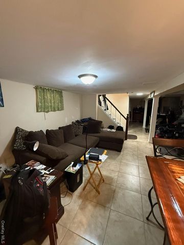 18906 121st Avenue, Saint Albans, NY 11412