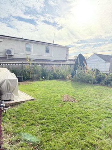 18906 121st Avenue, Saint Albans, NY 11412