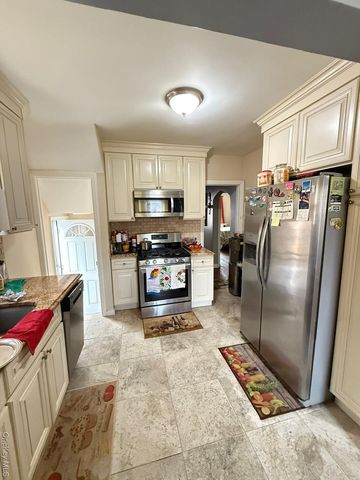 18906 121st Avenue, Saint Albans, NY 11412