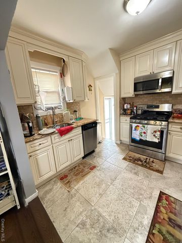 18906 121st Avenue, Saint Albans, NY 11412