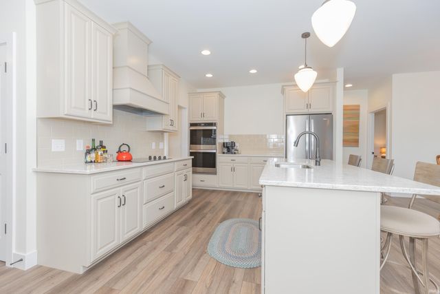 8464 Wyatt Court, Newburgh, IN 47630