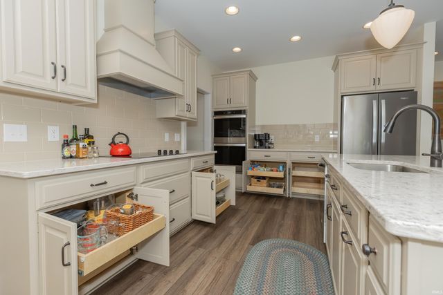 8464 Wyatt Court, Newburgh, IN 47630