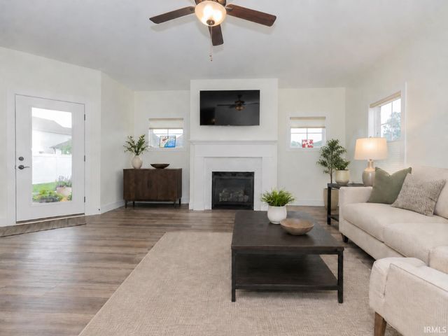8464 Wyatt Court, Newburgh, IN 47630
