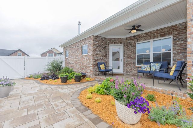 8464 Wyatt Court, Newburgh, IN 47630