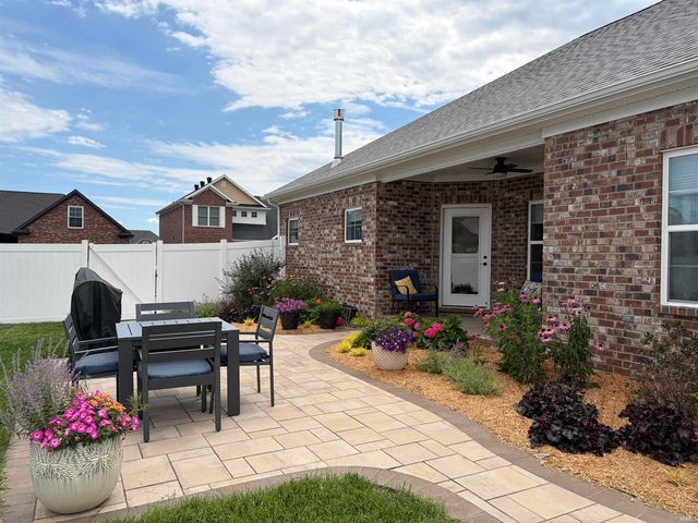 8464 Wyatt Court, Newburgh, IN 47630