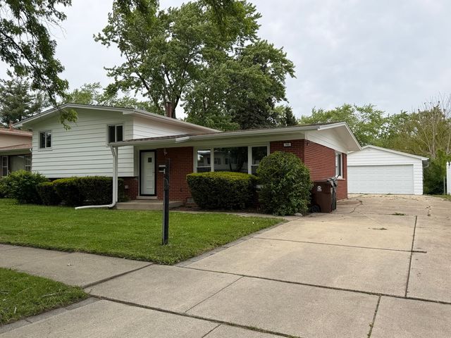 705 W Fitzhenry Court, Glenwood, IL 60425