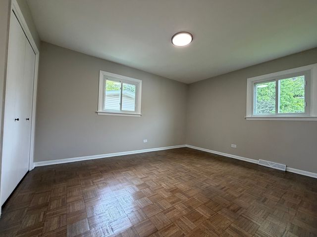 705 W Fitzhenry Court, Glenwood, IL 60425