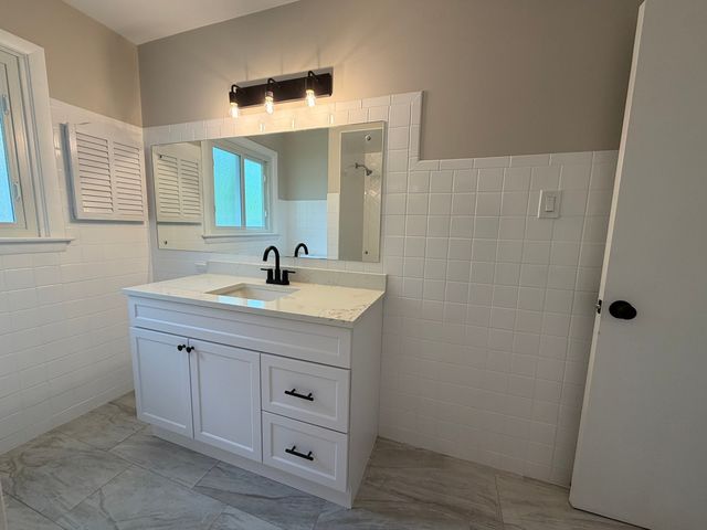 705 W Fitzhenry Court, Glenwood, IL 60425