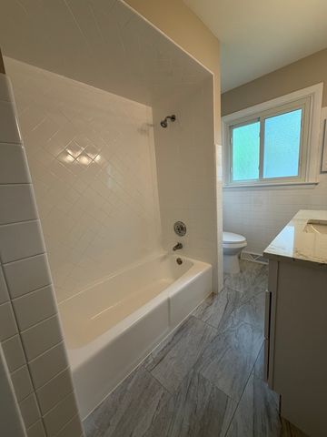 705 W Fitzhenry Court, Glenwood, IL 60425