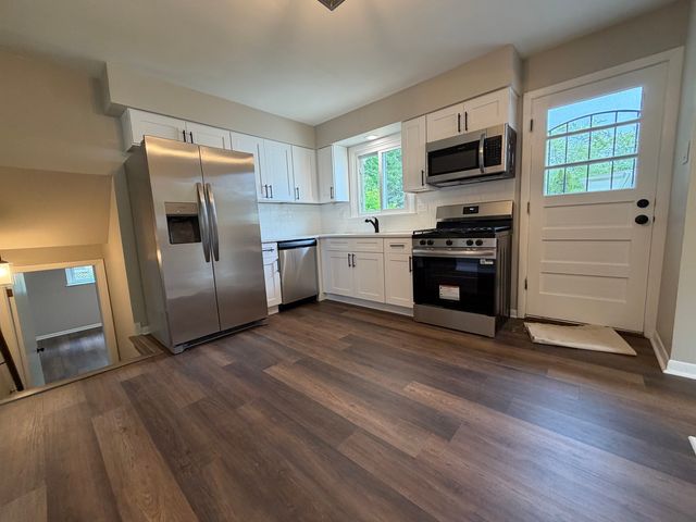 705 W Fitzhenry Court, Glenwood, IL 60425