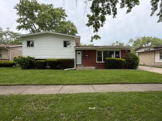 705 W Fitzhenry Court, Glenwood, IL 60425