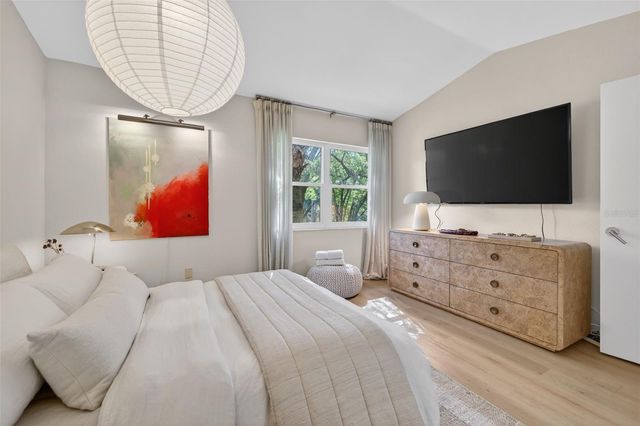 492 SANTA CRUZ PLACE NE E, St Petersburg, FL 33703