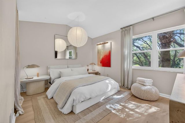 492 SANTA CRUZ PLACE NE E, St Petersburg, FL 33703