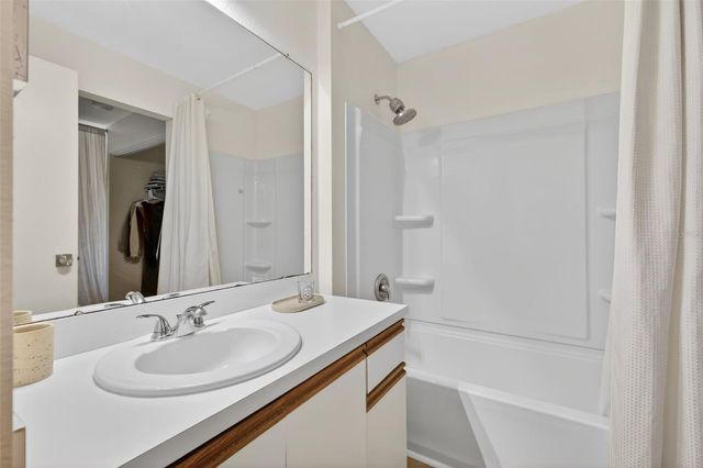 492 SANTA CRUZ PLACE NE E, St Petersburg, FL 33703