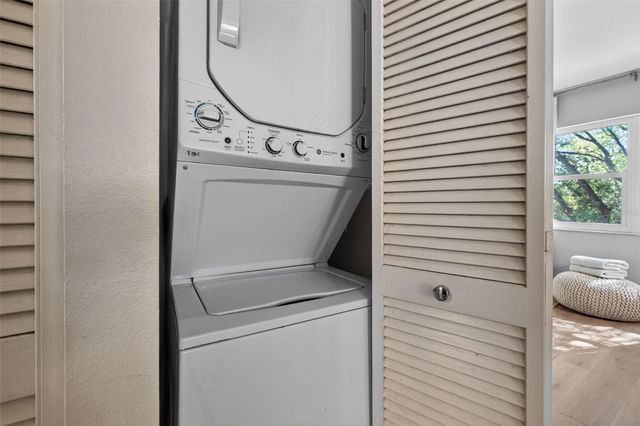 492 SANTA CRUZ PLACE NE E, St Petersburg, FL 33703