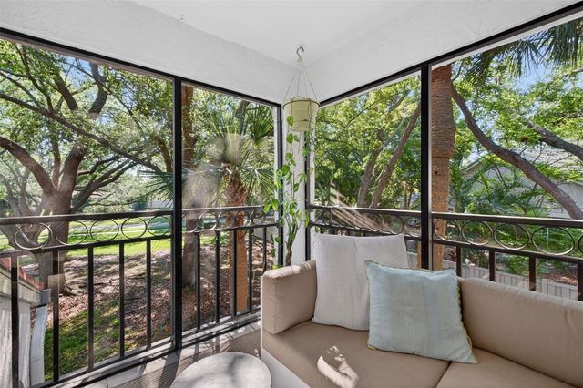 492 SANTA CRUZ PLACE NE E, St Petersburg, FL 33703