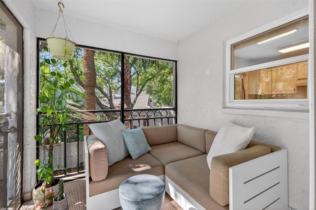 492 SANTA CRUZ PLACE NE E, St Petersburg, FL 33703