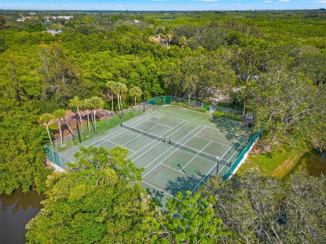 492 SANTA CRUZ PLACE NE E, St Petersburg, FL 33703