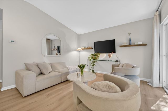 492 SANTA CRUZ PLACE NE E, St Petersburg, FL 33703