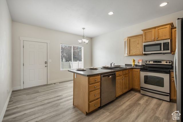 7887 S DOVE CREEK LN, West Jordan, UT 84081