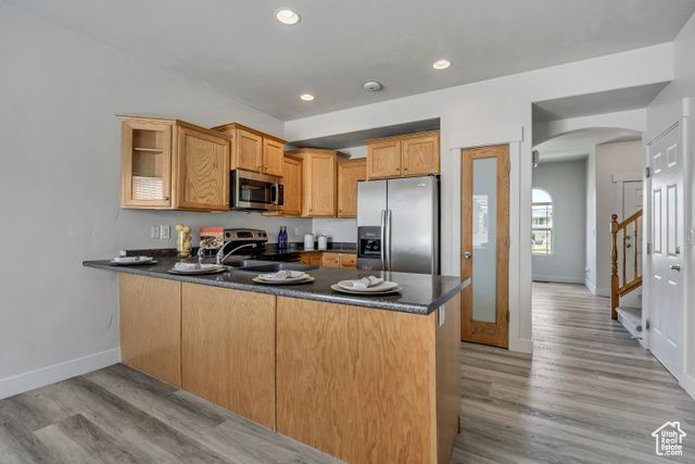 7887 S DOVE CREEK LN, West Jordan, UT 84081