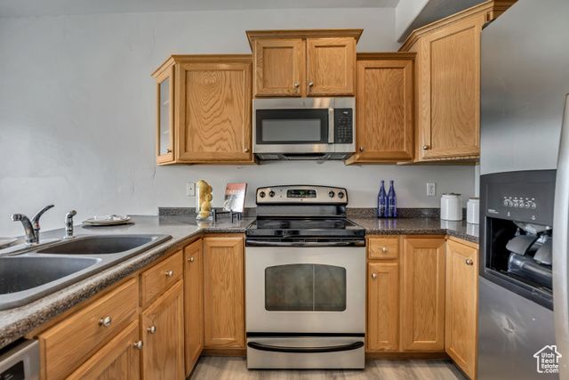 7887 S DOVE CREEK LN, West Jordan, UT 84081