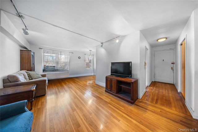 105-25 67th Road 4A, Forest Hills, NY 11375