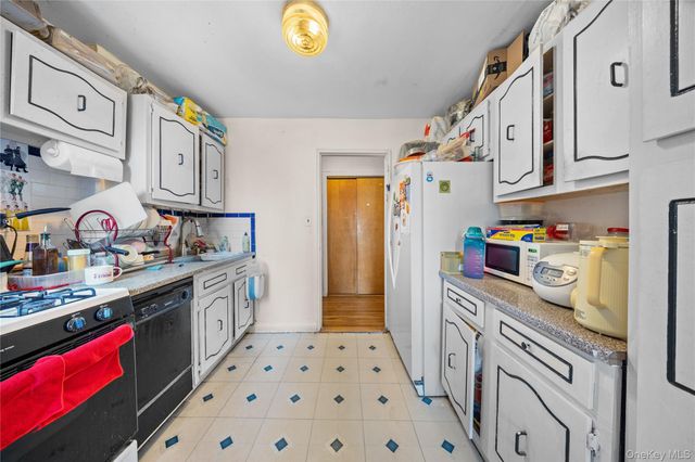 105-25 67th Road 4A, Forest Hills, NY 11375