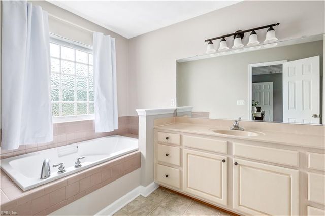 107 Chickadee ST, Moyock, NC 27958