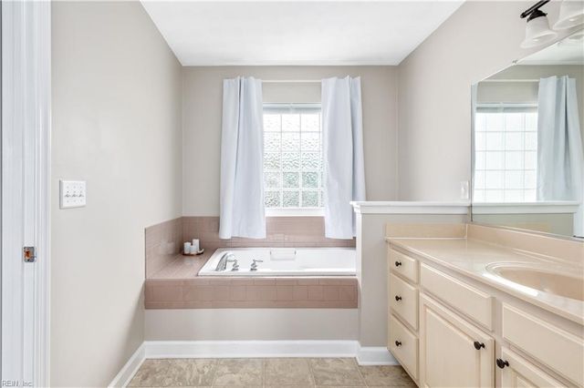 107 Chickadee ST, Moyock, NC 27958