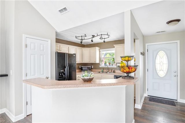 107 Chickadee ST, Moyock, NC 27958