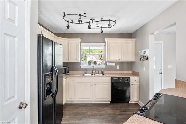 107 Chickadee ST, Moyock, NC 27958