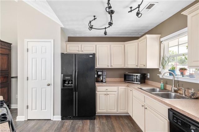 107 Chickadee ST, Moyock, NC 27958