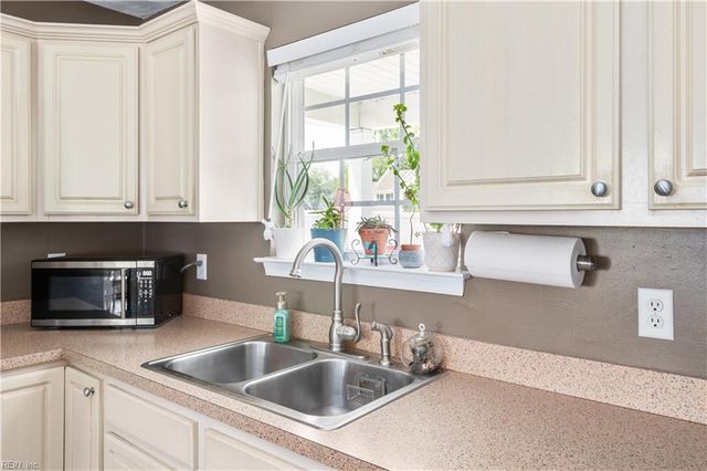 107 Chickadee ST, Moyock, NC 27958