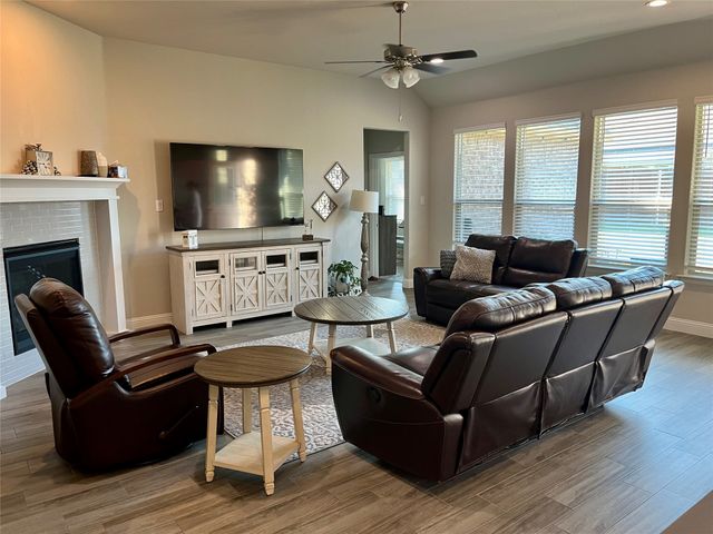 3636 Wintergreen Street, Grand Prairie, TX 76065