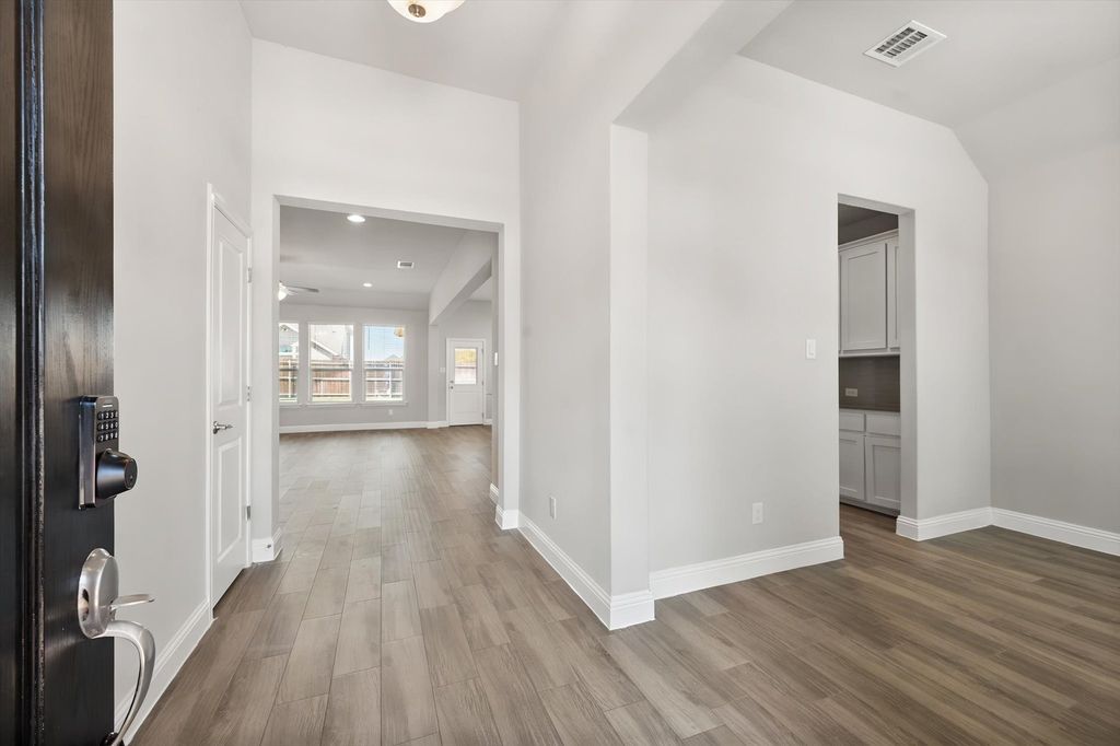 3636 Wintergreen Street, Grand Prairie, TX 76065 — photo 2