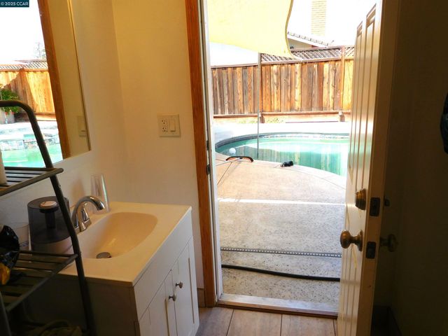 3040 Maplenut Ave., Modesto, CA 95350